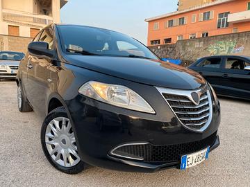 Lancia Ypsilon 1.2benz 69 CV 5 porte full opt 2011
