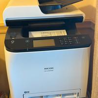 Stampante laser a colori e scanner