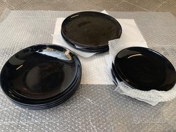 Servizio da 4 piatti ikea neri