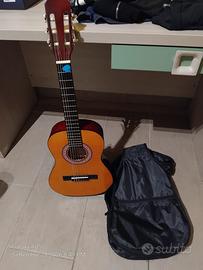 Chitarra per bambini. ragazzini/e