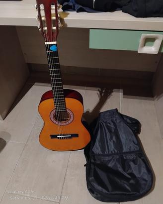 Chitarra per bambini. ragazzini/e