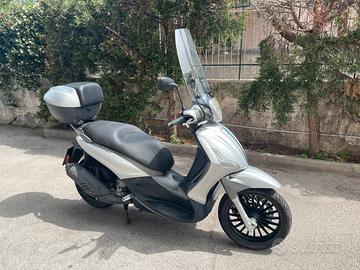 Beverly 300 s