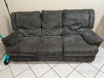 divano 3 posti reclinabile microfibra grigio 150€