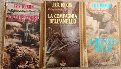 Signore degli anelli 3 volumi e Lo Hobbit