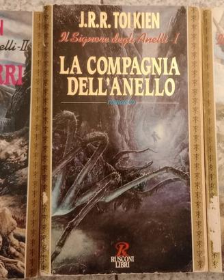 Signore degli anelli 3 volumi e Lo Hobbit