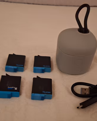 KIT CARICATORE BATTERIE + 4 BATTERIE