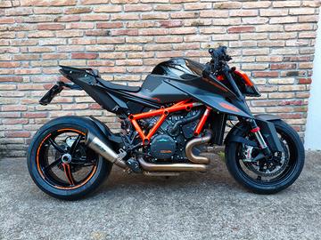 KTM Super Duke r 1290 (SOLO 5350 km)
