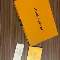 Porta passaporto louis vuitton