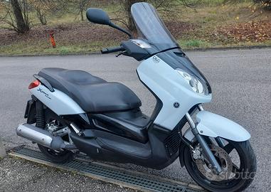 Yamaha XMAX 250