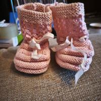 Scarpine neonata rosa in lana