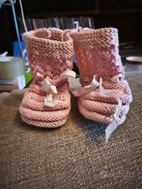Scarpine neonata rosa in lana