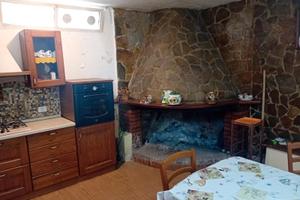 Terreno con fabbricato e frutteto