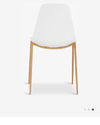 Sedia con seduta sagomata bianca e gambe in