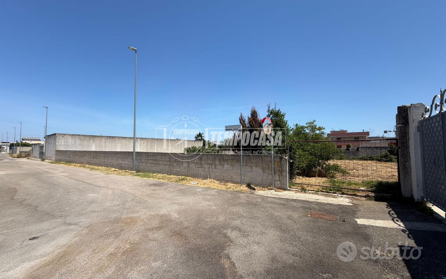 TERRENO RESIDENZIALE IN ZONA CASTROMEDIANO - Vista 5