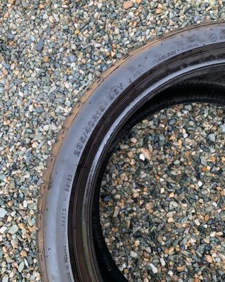 2 gomme bridgestone 1 ruotino e gomma con cerchio