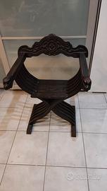 Sedia Savonarola pieghevole in legno di noce intag