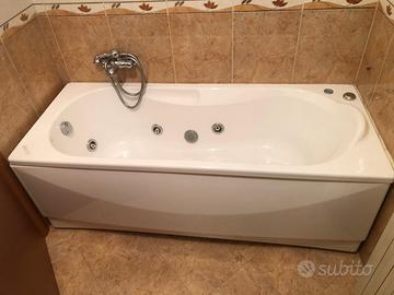 Vasca da bagno con idromassaggio