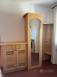 Guardaroba in legno massicio