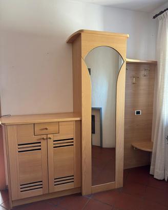 Guardaroba in legno massicio