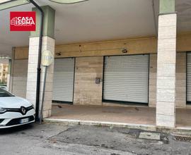 Locale commerciale fronte strada due vetrine