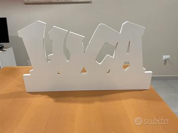 Scritta in legno del nome LUCA