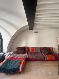 Divano Maison du Monde (cuscini colorato)