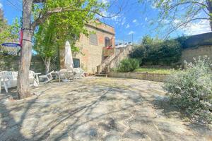 Rustico / Casale di 210 m² con più di 5 locali a S
