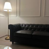 Divano tipo Chesterfield a 2 posti