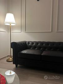 Divano tipo Chesterfield a 2 posti