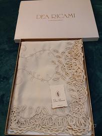 Runner raso ricamato