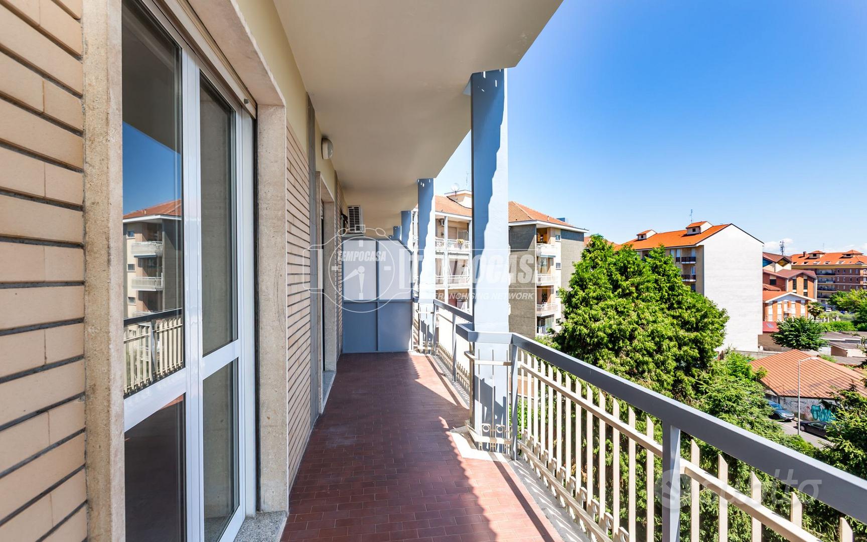 AMPIO TRILOCALE DI 107 MQ CON TERRAZZI E DOPPI SER - Vista 2