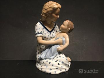 STATUINA ROYAL COPENHAGEN MADRE CON BAMBINO 545