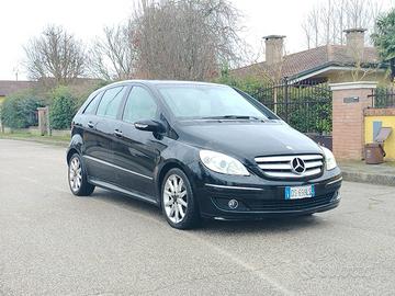 MERCEDES/BENZ/CLASSE/B180 ADATTA PER NUOVI PATENTA