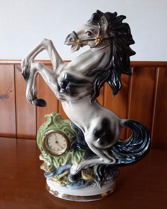 Cavallo in ceramica