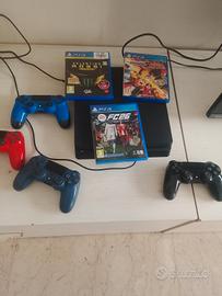 PS 4 comprende anche i giochi e 4 joystick 