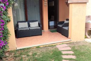 Residenza del sole trivano con giardino