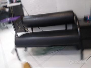 divano attesa per barbieri  o parrucchieri 