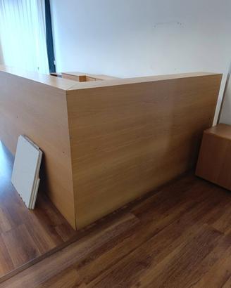 bancone negozio reception o scrivania studio