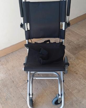 Carrozzina piccola per anziani e disabili