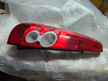 Fanale posteriore sx per ford fiesta 