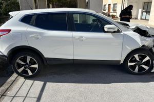 Nissan Qashqai 1.5 dCi 110CV (2015) - Incidentata