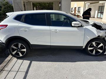 Nissan Qashqai 1.5 dCi 110CV (2015) - Incidentata