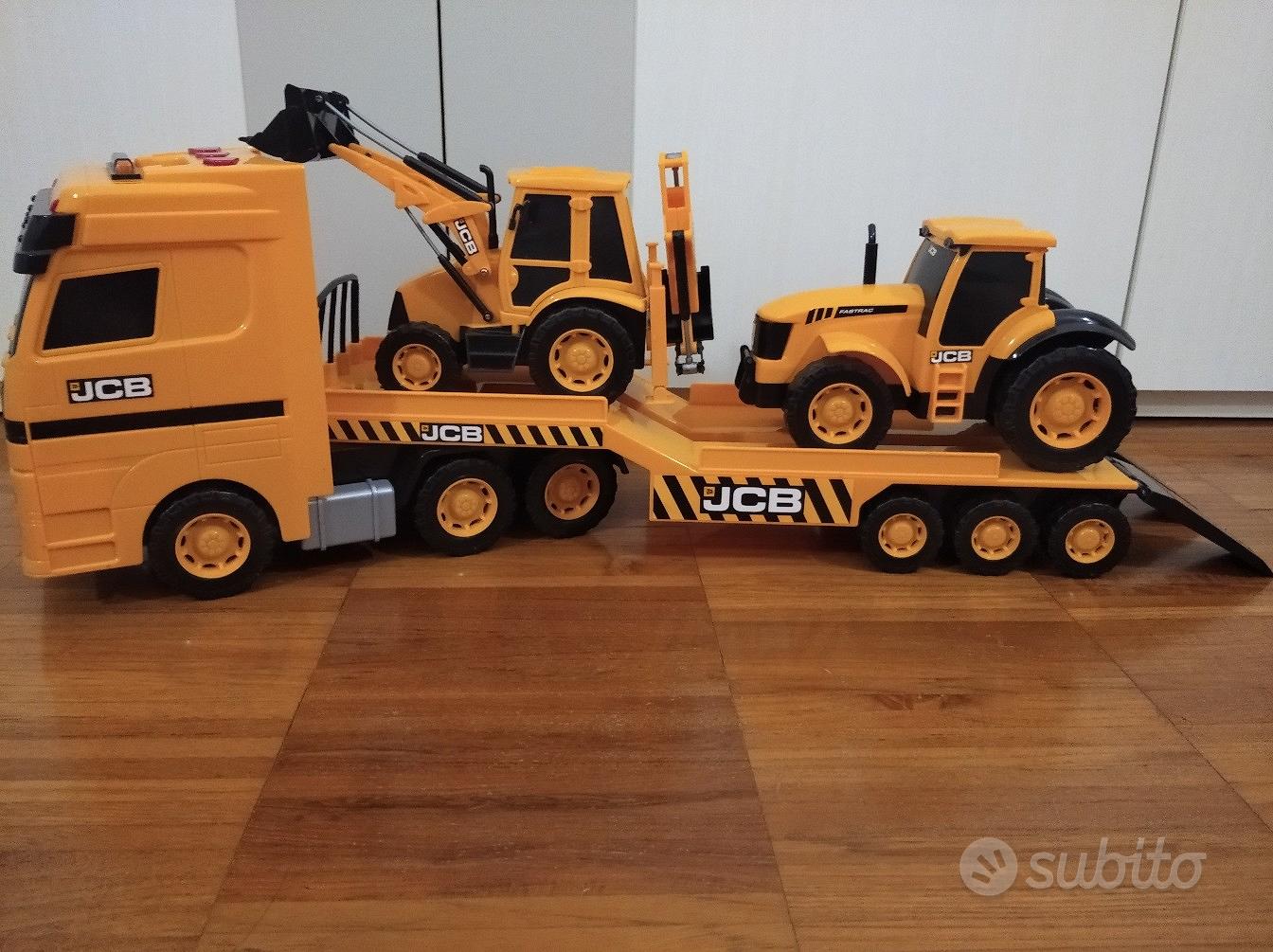 Camion Trasportatore JCB Con Luci E Suoni – Include Terna E Fastrac, Giocattolo Da Costruzione Per Bambini Dai 3 Anni, Dimensioni 69 Cm - 3