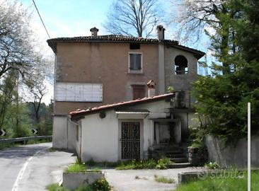 Terreno edificabile e fabbricato in Dossena (BG)