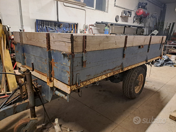 Rimorchio agricolo ribaltabile