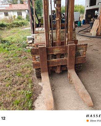 Carrello elevatore Linde e Seminatrice Sembdner