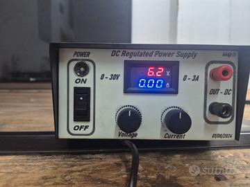 Alimentatore da banco regolabile