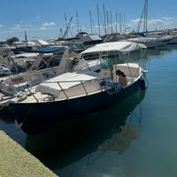 Gozzo Vetroresina 7,50 con motore fuoribordo 40-60