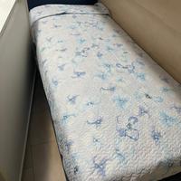 2 letti singoli con materassi