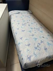 2 letti singoli con materassi